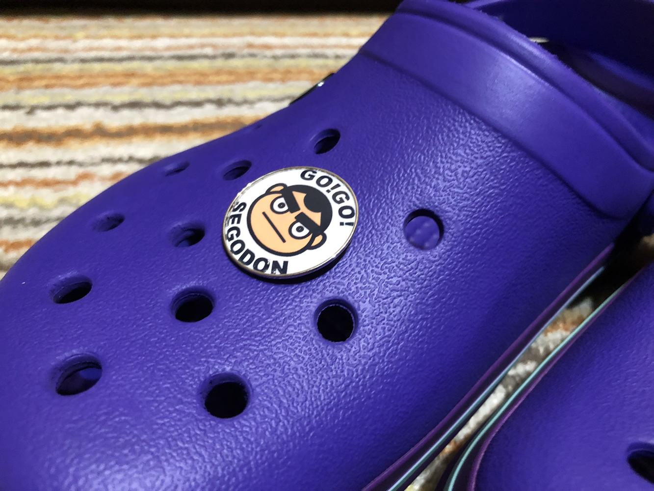 ゴーゴー西郷どんピンバッチをクロックスに♪